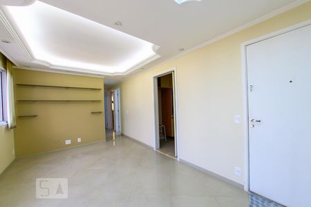 Sala de apartamento para alugar com 3 quartos, 70m² em Vila das Bandeiras, Guarulhos