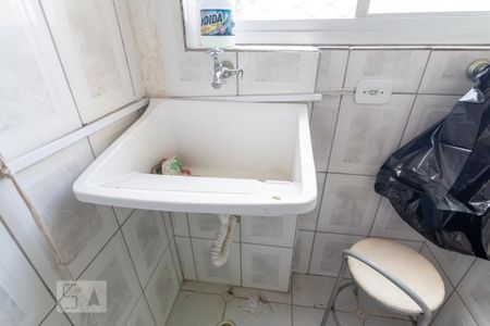 Tanque Área de Serviço de apartamento para alugar com 2 quartos, 55m² em Parque São Vicente, Mauá
