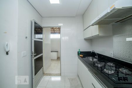 Cozinha de apartamento para alugar com 2 quartos, 45m² em Jaqueline, Belo Horizonte