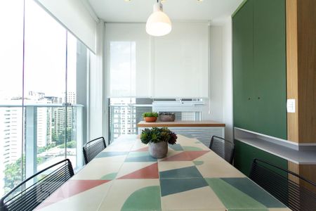 Varanda de kitnet/studio para alugar com 1 quarto, 47m² em Indianópolis, São Paulo
