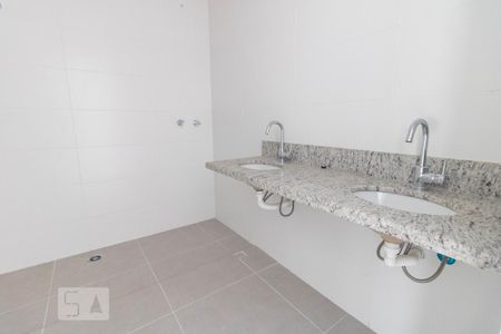 Apartamento à venda com 131m², 3 quartos e 4 vagasBanheiro da Suíte 1