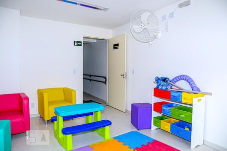 Studio à venda com 27m², 1 quarto e sem vaga Studio à venda com 27m², 1 quarto e sem vagaÁrea Comum - Playground