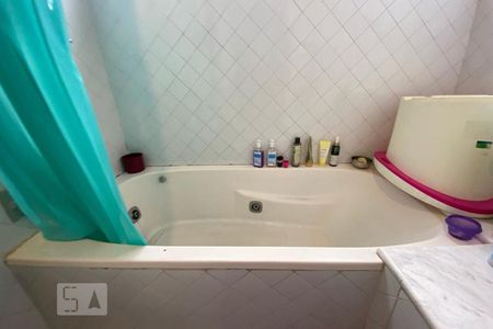 Apartamento para alugar com 401m², 3 quartos e 4 vagas Apartamento para alugar com 401m², 3 quartos e 4 vagasBanheiro da Suíte 2