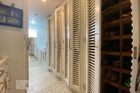 Apartamento para alugar com 401m², 3 quartos e 4 vagas Apartamento para alugar com 401m², 3 quartos e 4 vagasCloset da suíte 1