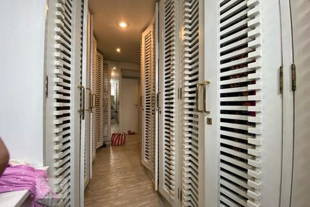 Apartamento para alugar com 401m², 3 quartos e 4 vagas Apartamento para alugar com 401m², 3 quartos e 4 vagasCloset da suíte 1