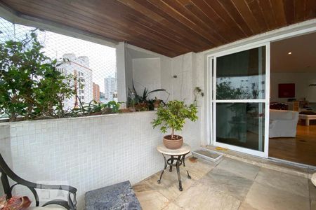 Apartamento para alugar com 401m², 3 quartos e 4 vagas Apartamento para alugar com 401m², 3 quartos e 4 vagasVaranda