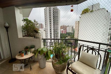 Apartamento para alugar com 401m², 3 quartos e 4 vagas Apartamento para alugar com 401m², 3 quartos e 4 vagasVaranda