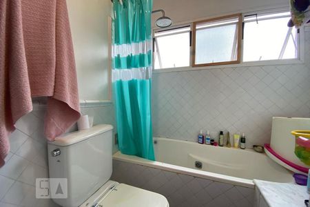 Apartamento para alugar com 401m², 3 quartos e 4 vagas Apartamento para alugar com 401m², 3 quartos e 4 vagasBanheiro da Suíte 2