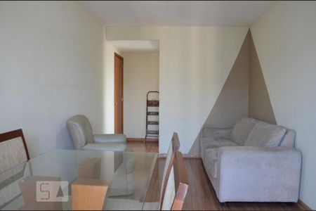 Apartamento para alugar com 67m², 3 quartos e 1 vagaSala