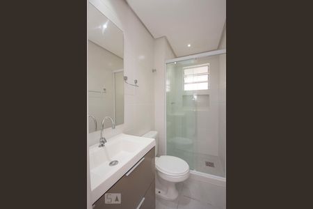 Banheiro de apartamento à venda com 1 quarto, 44m² em Mont’serrat, Porto Alegre