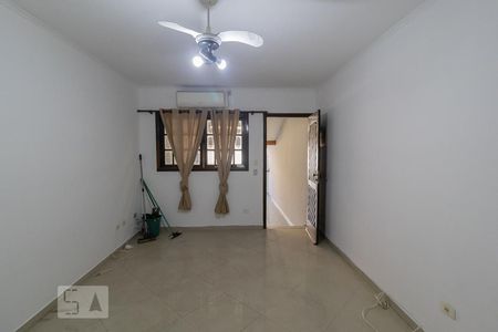 Sala de casa para alugar com 2 quartos, 70m² em Jardim Santa Clara, Guarulhos