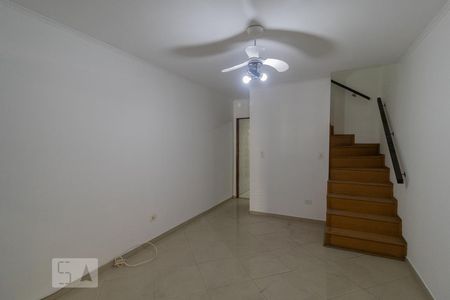 Sala de casa para alugar com 2 quartos, 70m² em Jardim Santa Clara, Guarulhos