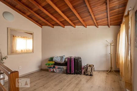 Casa de condomínio à venda com 94m², 3 quartos e 2 vagasSótão