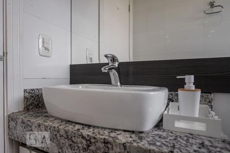 Casa de condomínio à venda com 94m², 3 quartos e 2 vagasBanheiro da Suíte