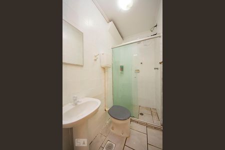 Banheiro de apartamento para alugar com 1 quarto, 55m² em Vila Ipiranga, Porto Alegre