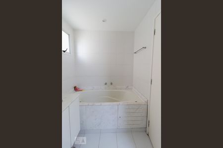 Apartamento à venda com 178m², 4 quartos e 3 vagasBanheiro da Suíte 1