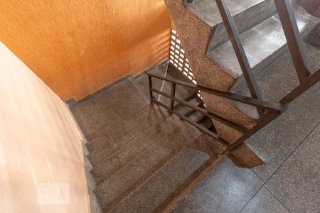Apartamento para alugar com 60m², 2 quartos e 1 vaga Apartamento para alugar com 60m², 2 quartos e 1 vagaEscada