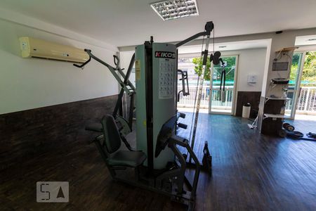 Apartamento à venda com 240m², 4 quartos e 2 vagas Apartamento à venda com 240m², 4 quartos e 2 vagasÁrea comum - Academia