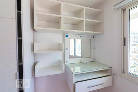 Apartamento à venda com 240m², 4 quartos e 2 vagas Apartamento à venda com 240m², 4 quartos e 2 vagasQuarto 2 - Armários