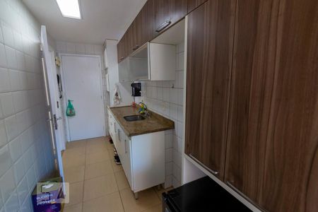 Apartamento à venda com 240m², 4 quartos e 2 vagas Apartamento à venda com 240m², 4 quartos e 2 vagasCozinha