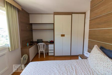 Apartamento à venda com 240m², 4 quartos e 2 vagas Apartamento à venda com 240m², 4 quartos e 2 vagasSuíte