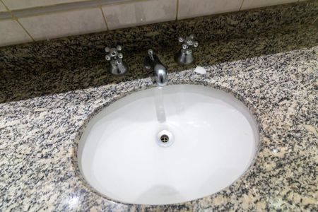 Apartamento à venda com 240m², 4 quartos e 2 vagas Apartamento à venda com 240m², 4 quartos e 2 vagasBanheiro da Suíte