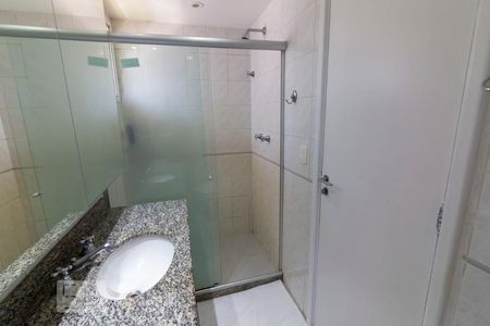 Apartamento à venda com 240m², 4 quartos e 2 vagas Apartamento à venda com 240m², 4 quartos e 2 vagasBanheiro da Suíte