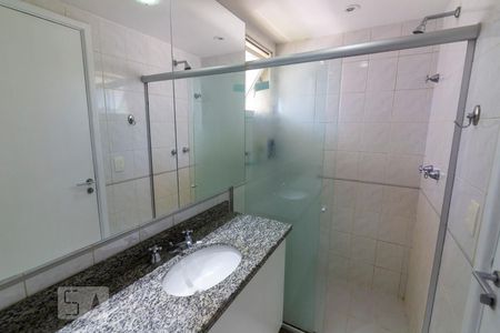 Apartamento à venda com 240m², 4 quartos e 2 vagas Apartamento à venda com 240m², 4 quartos e 2 vagasBanheiro da Suíte
