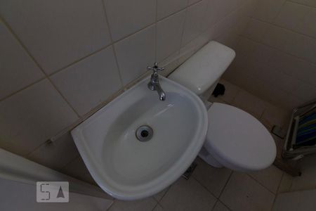 Apartamento à venda com 240m², 4 quartos e 2 vagas Apartamento à venda com 240m², 4 quartos e 2 vagasBanheiro de Serviço