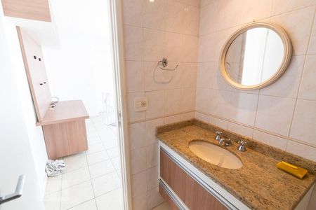 Apartamento à venda com 240m², 4 quartos e 2 vagas Apartamento à venda com 240m², 4 quartos e 2 vagasbanheiro do terraço