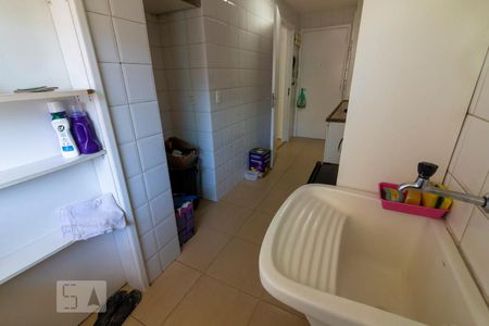 Apartamento à venda com 240m², 4 quartos e 2 vagas Apartamento à venda com 240m², 4 quartos e 2 vagasÁrea de Serviço