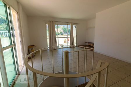 Apartamento à venda com 240m², 4 quartos e 2 vagas Apartamento à venda com 240m², 4 quartos e 2 vagasTerraço