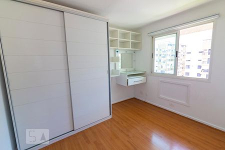 Apartamento à venda com 240m², 4 quartos e 2 vagas Apartamento à venda com 240m², 4 quartos e 2 vagasQuarto 2