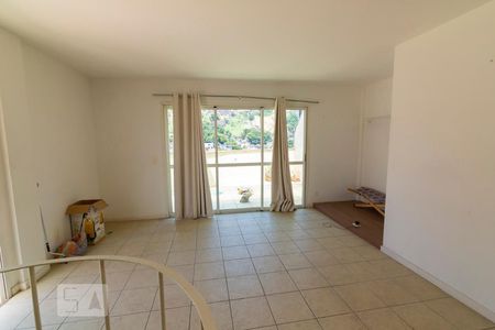 Apartamento à venda com 240m², 4 quartos e 2 vagas Apartamento à venda com 240m², 4 quartos e 2 vagasTerraço