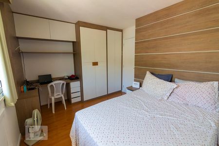 Apartamento à venda com 240m², 4 quartos e 2 vagas Apartamento à venda com 240m², 4 quartos e 2 vagasSuíte