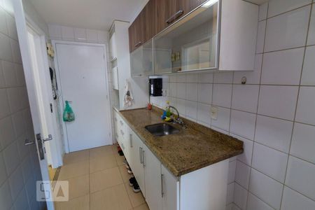 Apartamento à venda com 240m², 4 quartos e 2 vagas Apartamento à venda com 240m², 4 quartos e 2 vagasCozinha