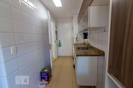 Apartamento à venda com 240m², 4 quartos e 2 vagas Apartamento à venda com 240m², 4 quartos e 2 vagasCozinha