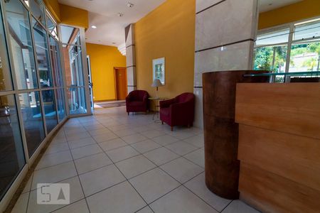 Apartamento à venda com 240m², 4 quartos e 2 vagas Apartamento à venda com 240m², 4 quartos e 2 vagasHall de Entrada