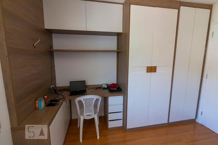 Apartamento à venda com 240m², 4 quartos e 2 vagas Apartamento à venda com 240m², 4 quartos e 2 vagasSuíte