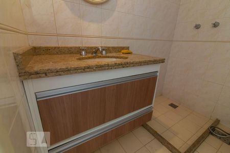 Apartamento à venda com 240m², 4 quartos e 2 vagas Apartamento à venda com 240m², 4 quartos e 2 vagasbanheiro do terraço