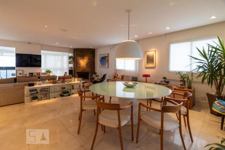 Apartamento à venda com 160m², 2 quartos e 4 vagasSala