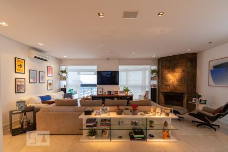Apartamento à venda com 160m², 2 quartos e 4 vagasSala