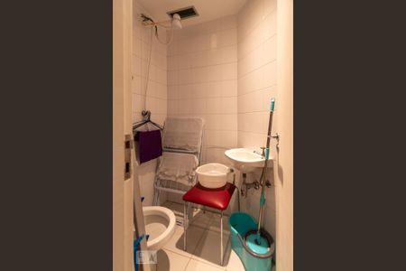 Apartamento à venda com 160m², 2 quartos e 4 vagasBanheiro de Serviço