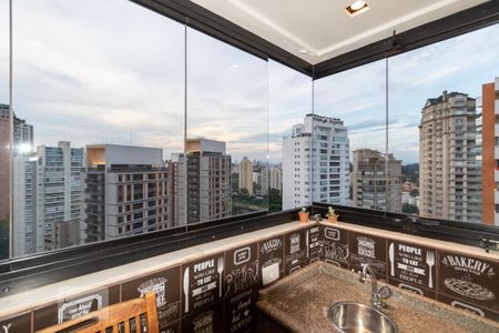 Apartamento à venda com 160m², 2 quartos e 4 vagasVaranda gourmet