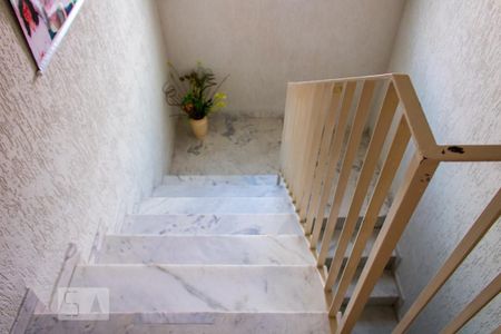 Casa para alugar com 199m², 3 quartos e 2 vagas Casa para alugar com 199m², 3 quartos e 2 vagasEscadas