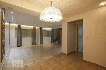 Sala 1 de casa de condomínio para alugar com 3 quartos, 170m² em Setor Bueno, Goiânia