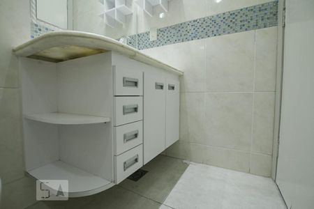 Casa de condomínio para alugar com 170m², 3 quartos e 2 vagas Casa de condomínio para alugar com 170m², 3 quartos e 2 vagasDetalhe do Banheiro da Suíte 2 - Armários