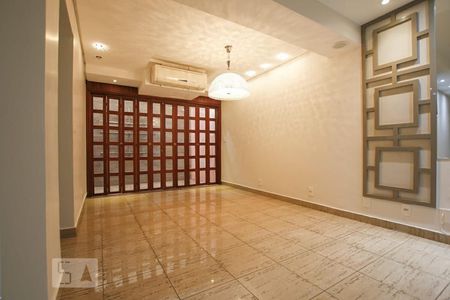 Sala 1 de casa de condomínio para alugar com 3 quartos, 170m² em Setor Bueno, Goiânia