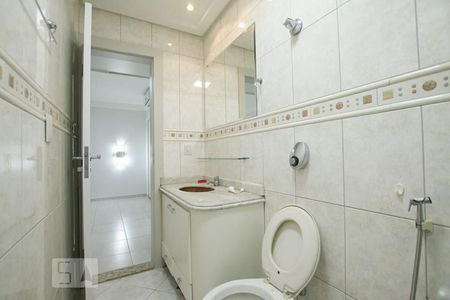 Casa de condomínio para alugar com 170m², 3 quartos e 2 vagas Casa de condomínio para alugar com 170m², 3 quartos e 2 vagasBanheiro da Suíte 1