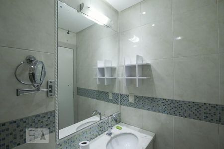 Casa de condomínio para alugar com 170m², 3 quartos e 2 vagas Casa de condomínio para alugar com 170m², 3 quartos e 2 vagasDetalhe do Banheiro da Suíte 2 - Espelho